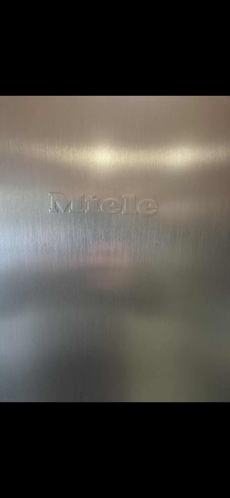 Голям фризер Миеле нов с транспортен дефект гаранция 12 месеца