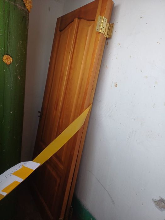 Продам  две двери дерево