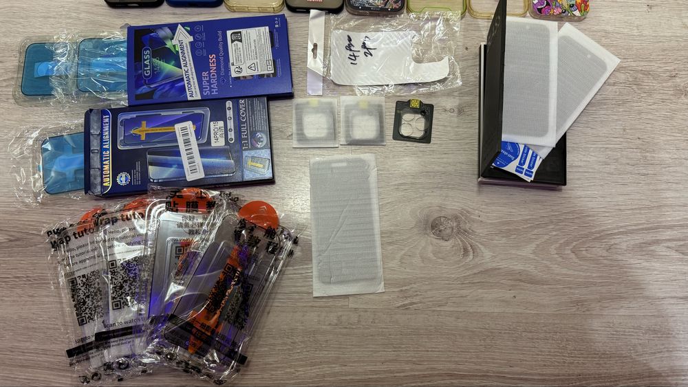 Комплект аксесоари за iPhone 14 Pro