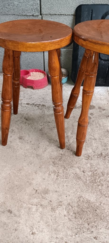 Doua scaune lemn masiv