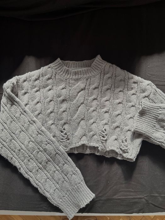 Сив плетен къс пуловер