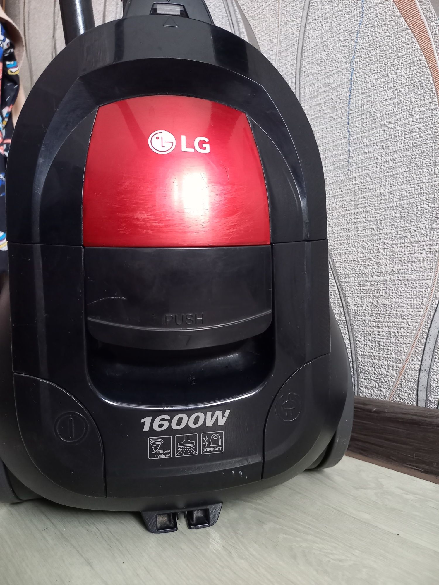 Пылесос LG 1600W