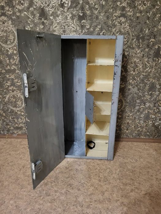 Продам сейф  металический