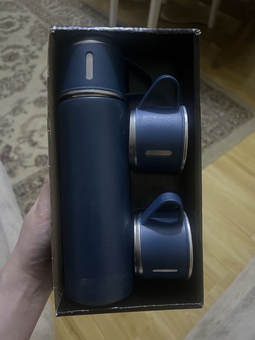 Термос с двумя кружками