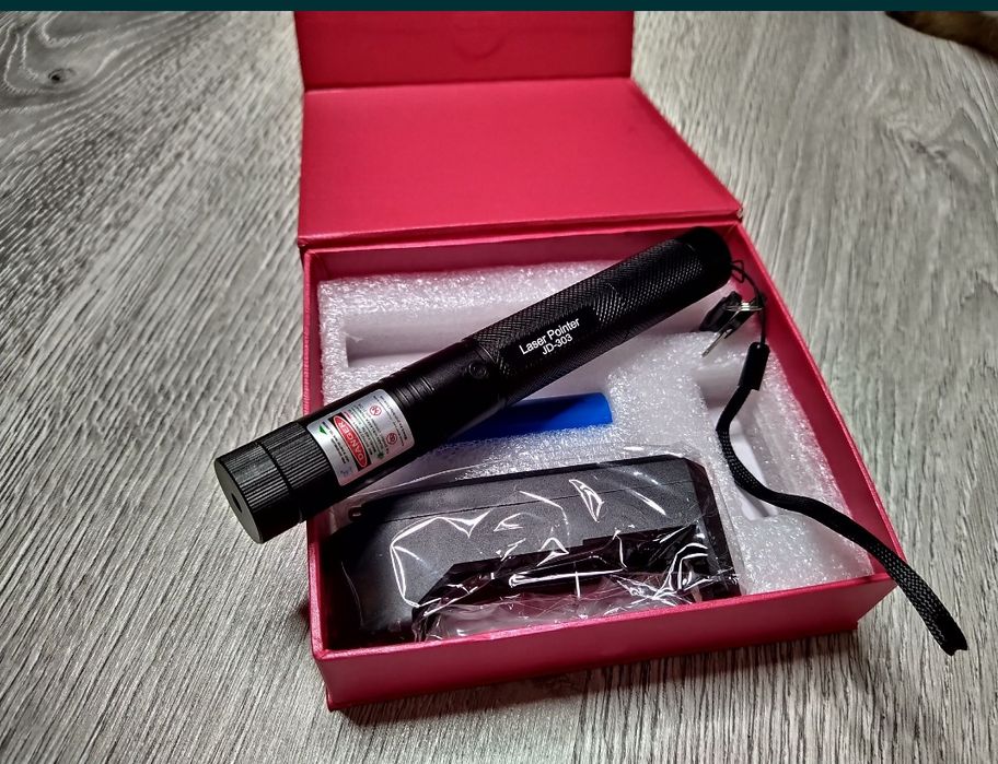 SUPER LASER 3D Verde Profesional Camping, Model 303 Distanta De 10 km!