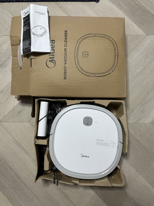 Midea M3L  прахосмукачка робот