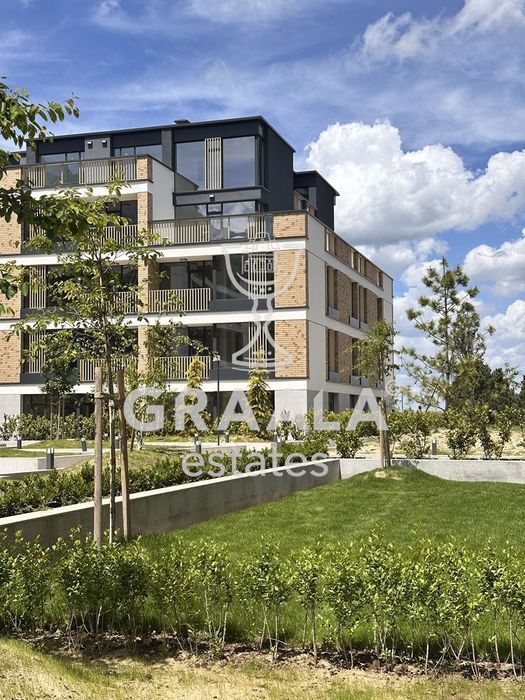 Жилище с усещане за къща в луксозен комплекс!