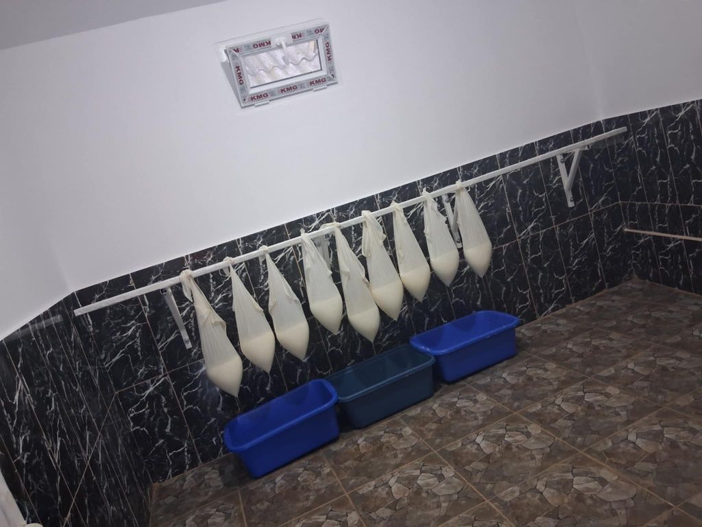 Telemea de oaie și Capra25 lei Angro relati la nr