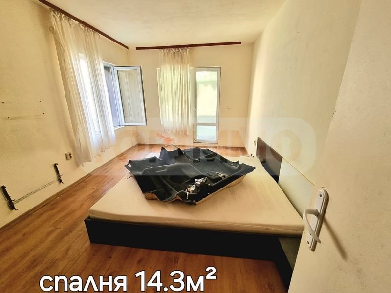 Четиристаен апартамент с подземни паркоместа в центъра на Варна