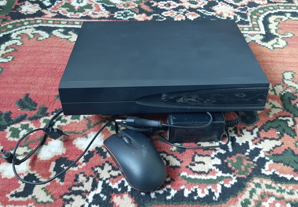 NS Kamera 4mplik 3ta sotiladi Kamplekt