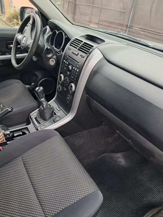 Vând suzuki grand vitara