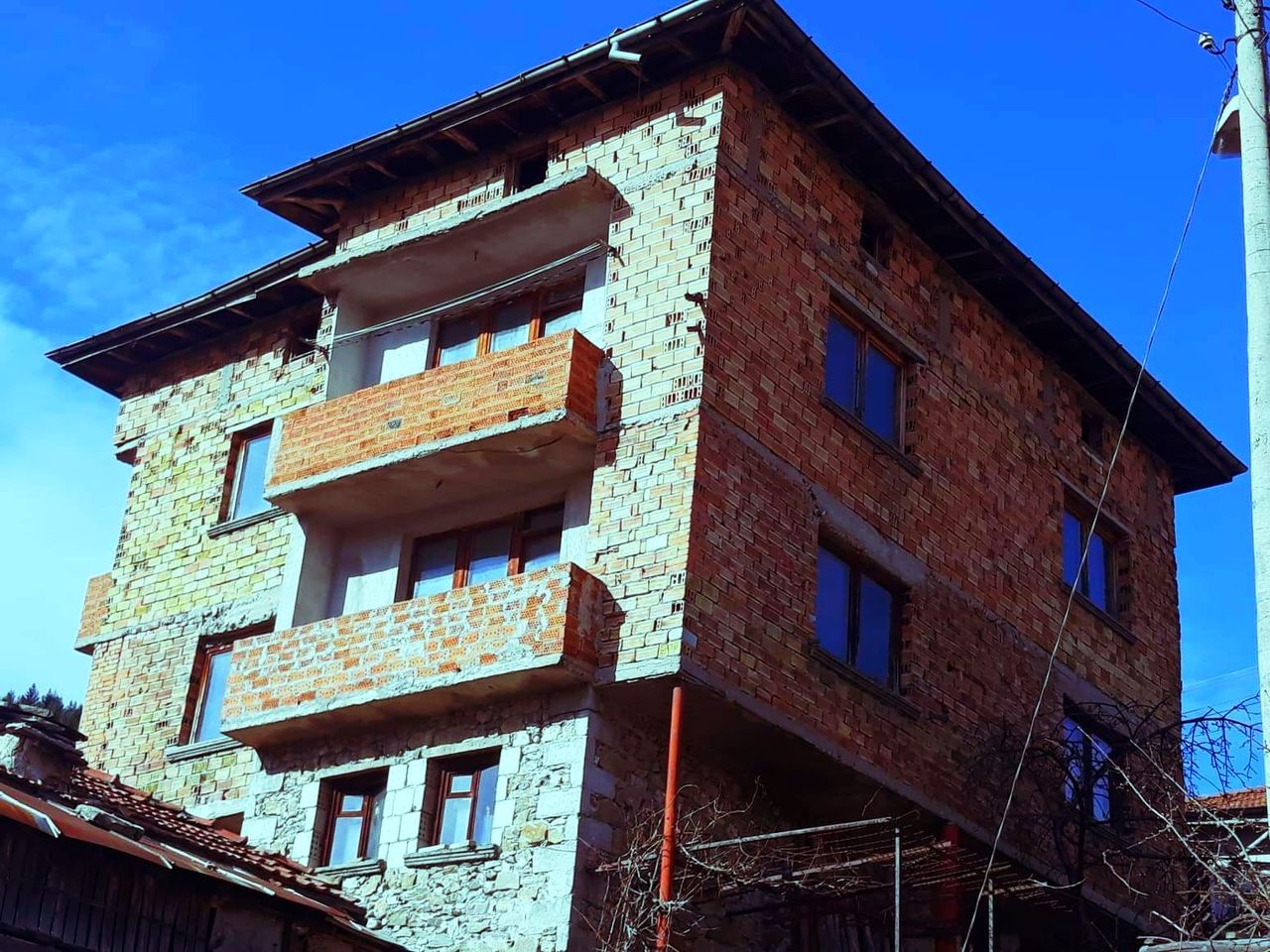 Продава се Къща в с. Търън, Област Смолян - 360 кв.м за 92 €/кв.м - Снимка #2