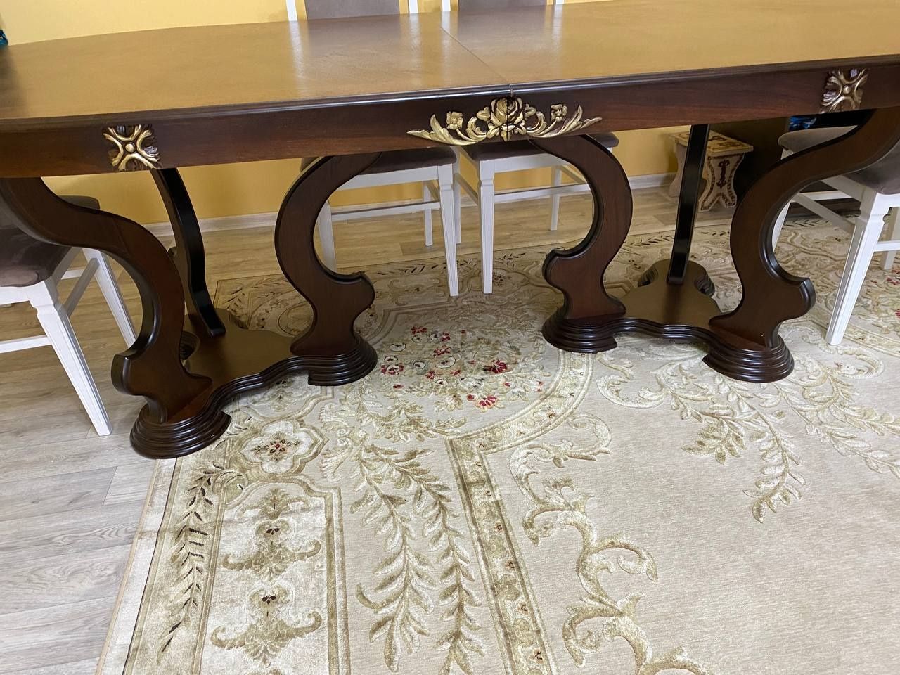 Стол со стульями