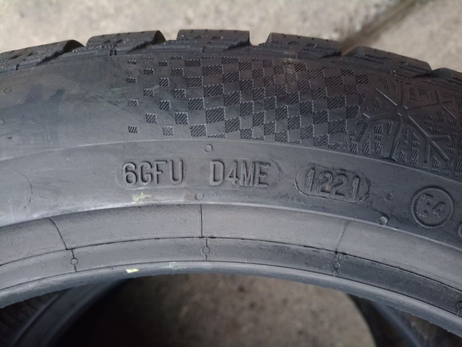 2 anvelope de iarna Continental 235/45 R18 dot 1221