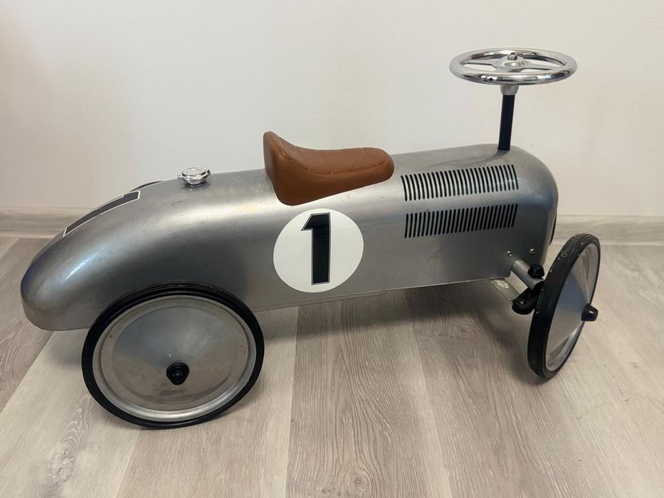 Метална ретро количка