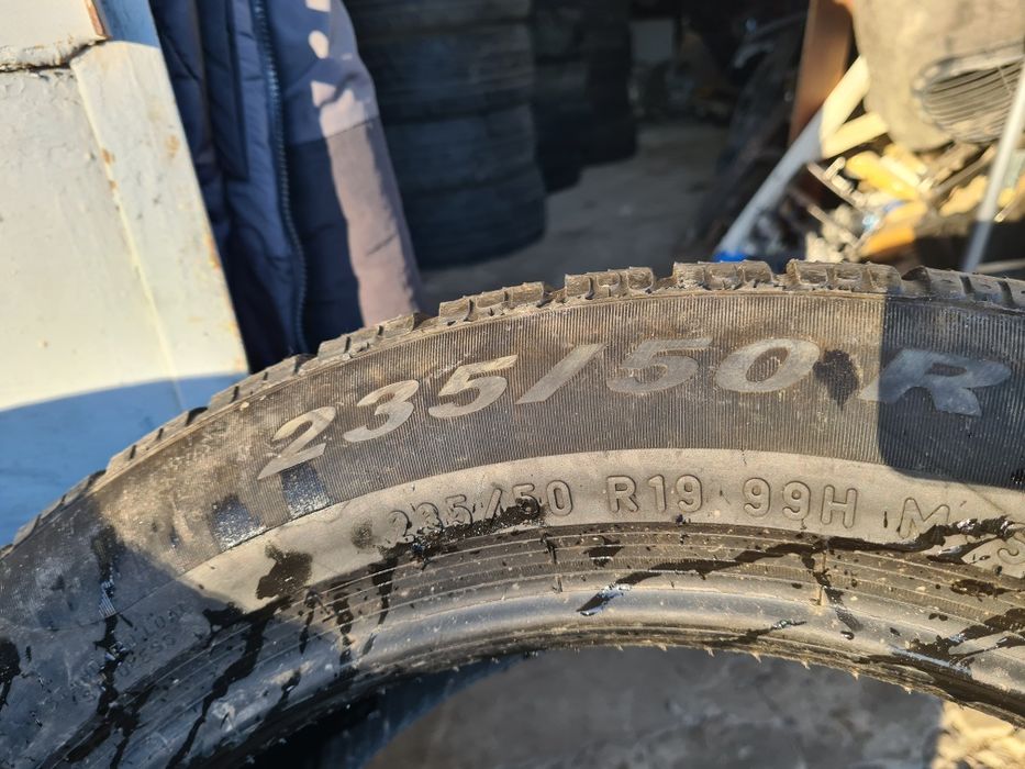 4 бр. зимни гуми 235/50/19 Pirelli MO 2x5 mm 2x 4,5 mm DOT 3612