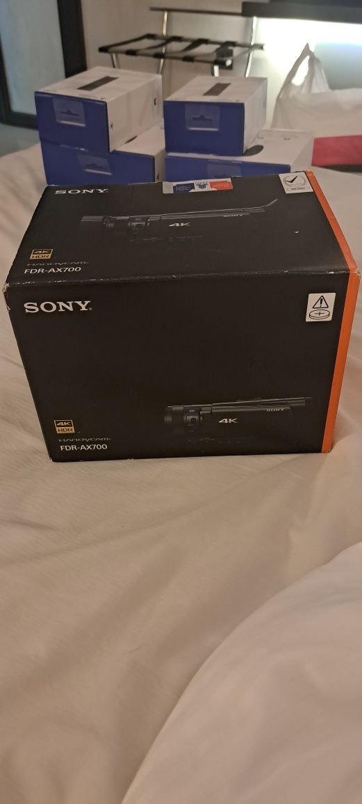 Sony FDR-AX700.  Новы