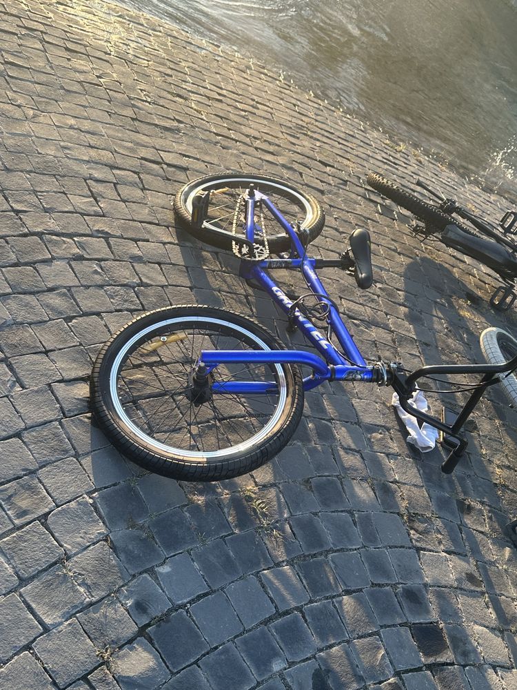Бмх синиго цвета купил не давно