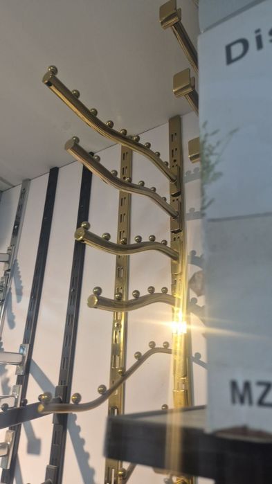 Вешалка и рилс на стену