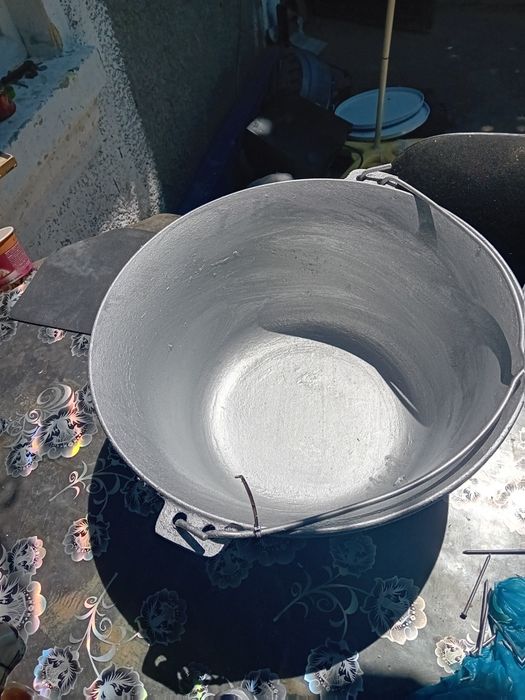 Ceaun nou fonta pt pirostrie 10litri pret 450ron negociabil