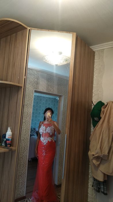 Продам  новые, вечерние платья, не дорого