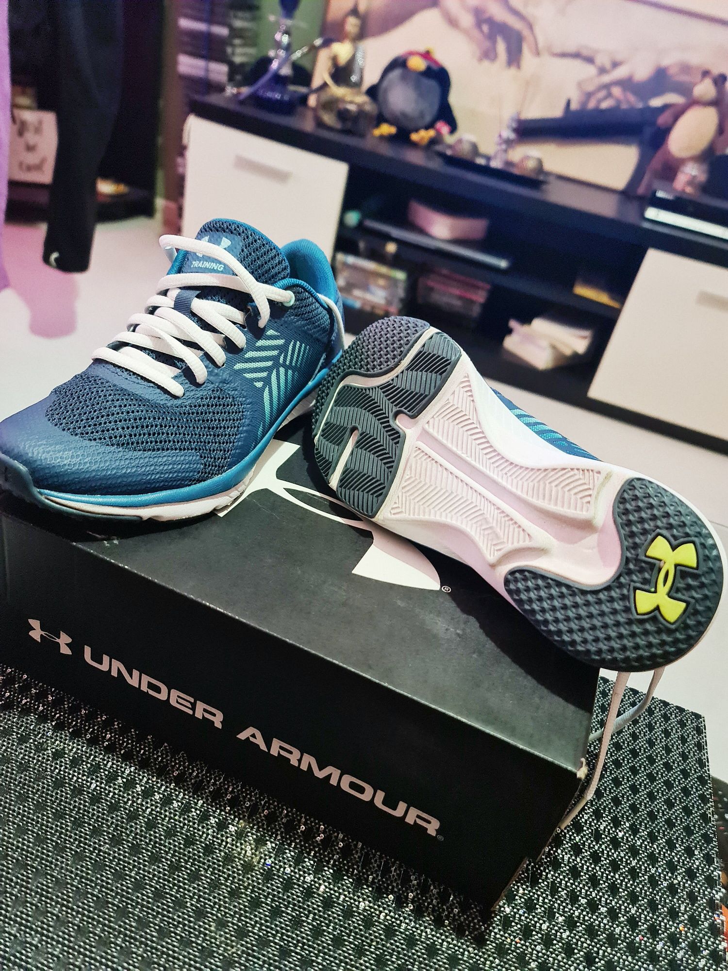 Adidasi Under Armour  36,5