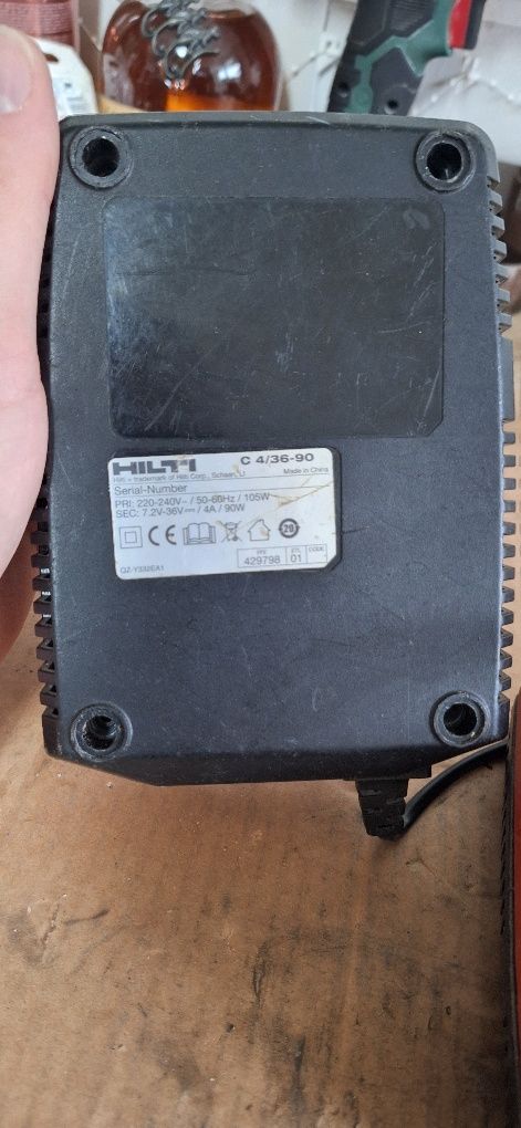 Зарядни за батерии Hilti