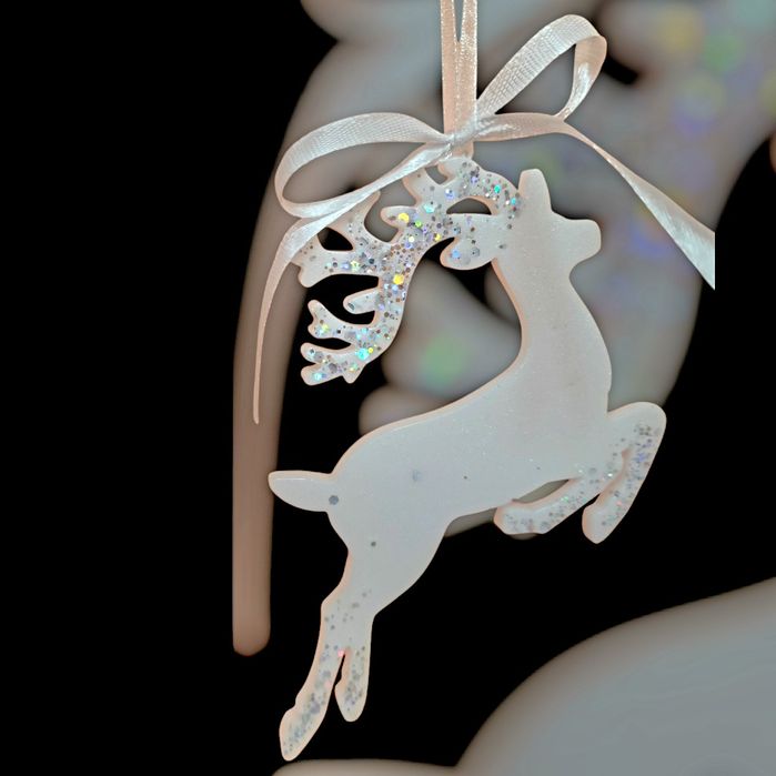 Коледни еленчета от епоксидна смола