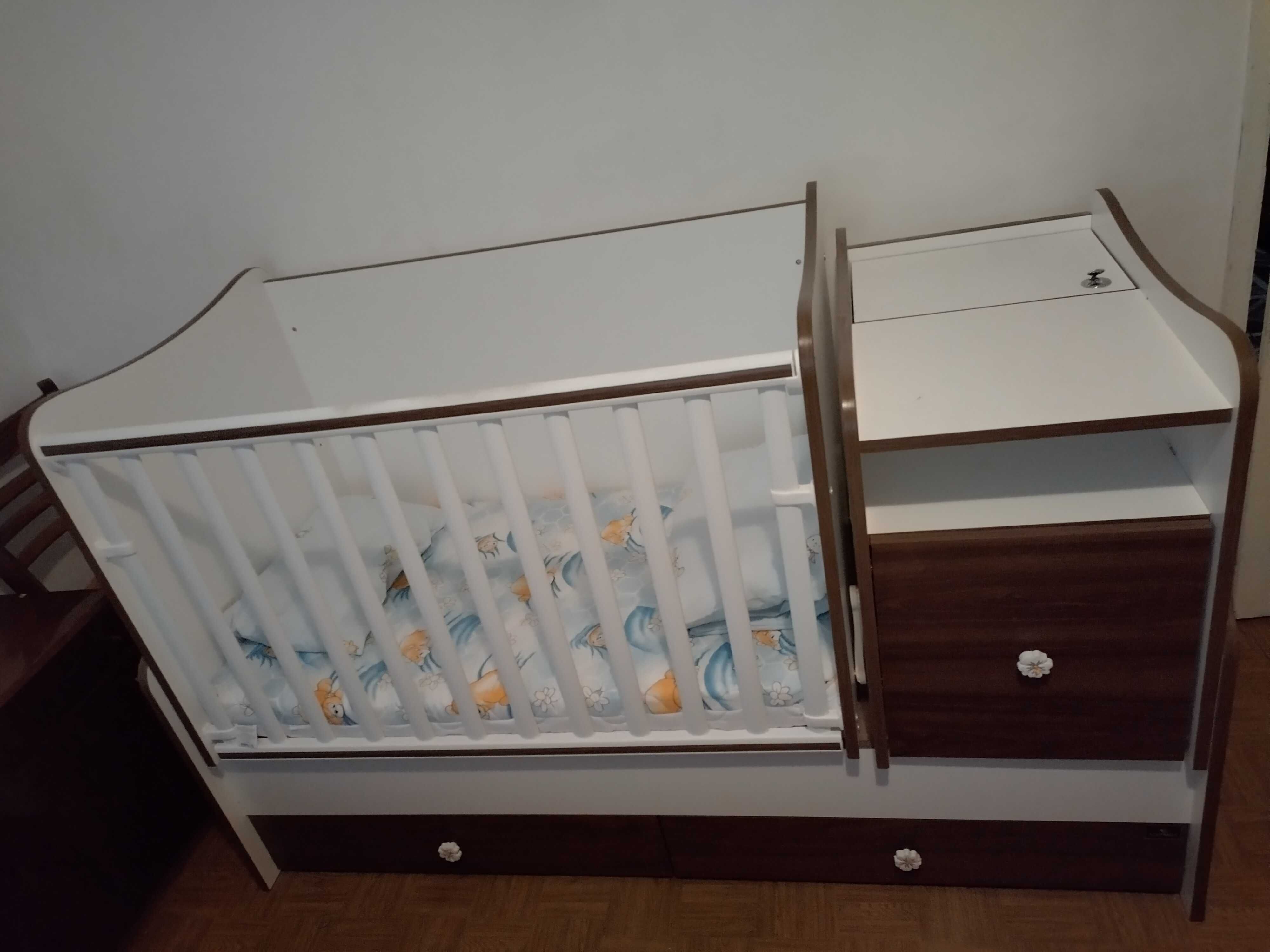 Продаваме  много малко използва кошара на Loreli 3в1