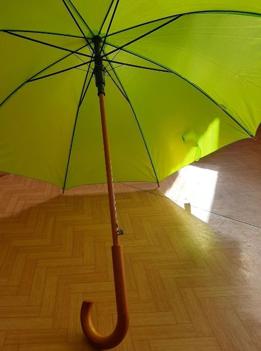 Продавам два чисто нови чадъра