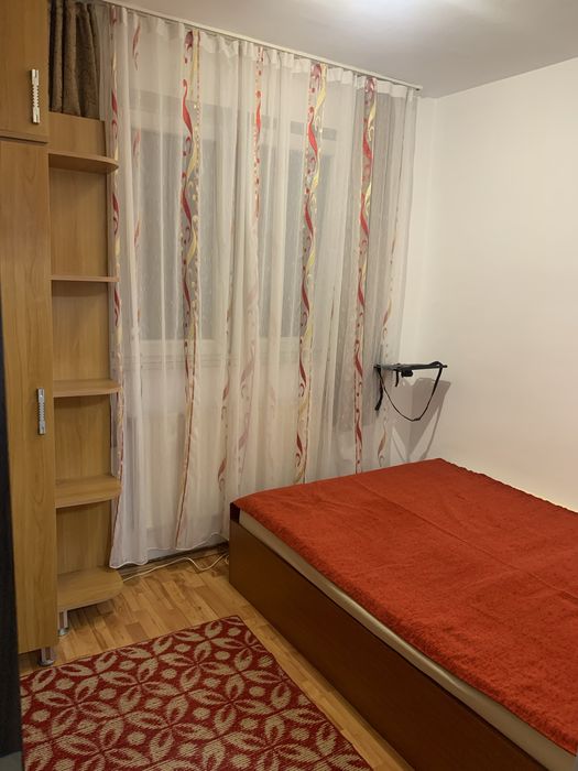 Închiriez apartament cu 2 camere