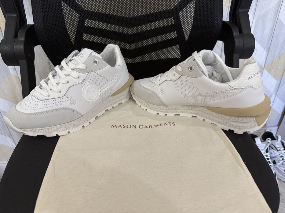 Vand Adidasi Mason garments NOI
