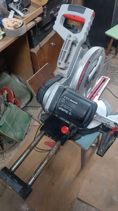 Продам торцовую пилу Фирма Зубр