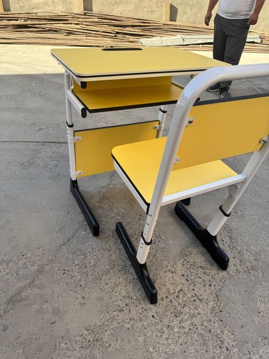 Детская парта со стулом