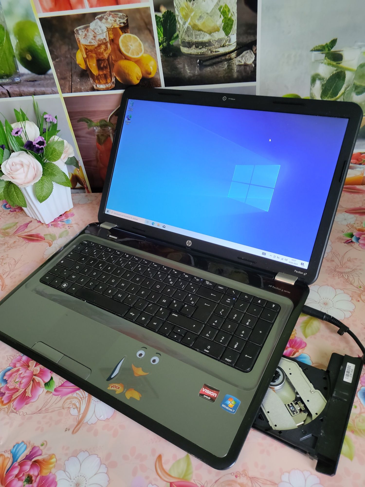 Laptop la preț de Tableta!!8 Giga Ram,Ecran mare 17.3 inchi cu încărcă
