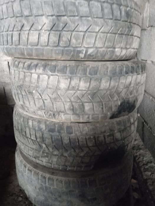 Продам зимние шины в хорошем состоянии