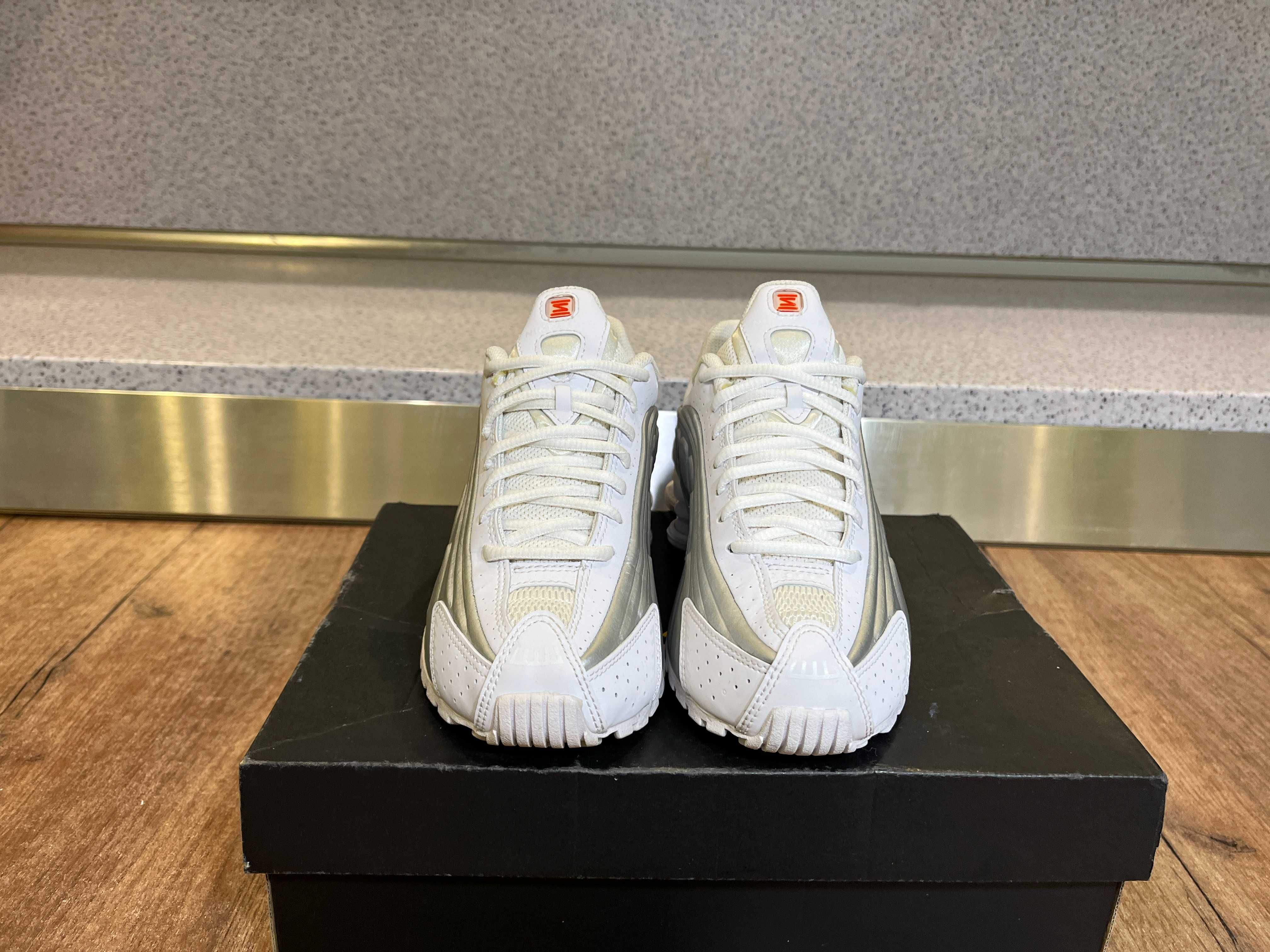 ОРИГИНАЛНИ *** Nike Shox R4 'White Metallic Silver'