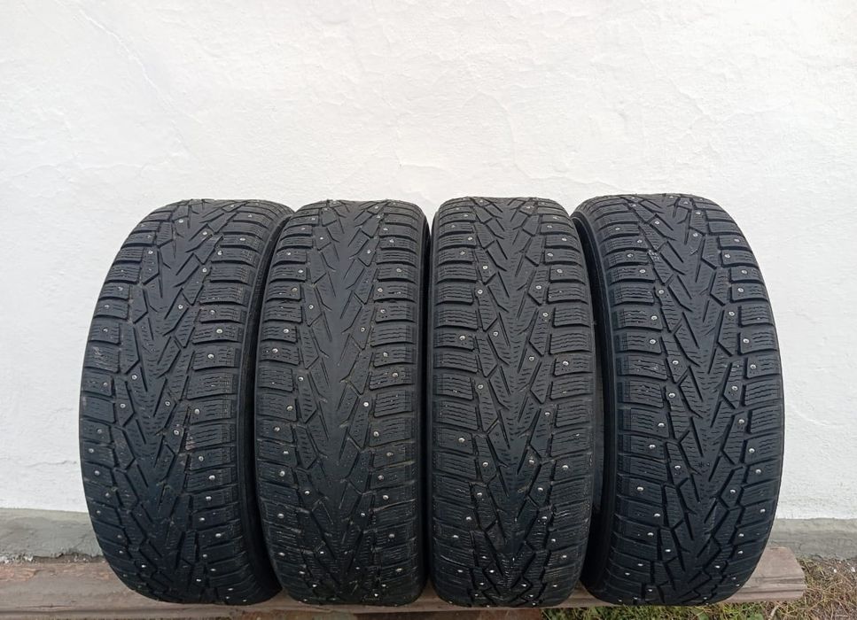 Зимние шины.  Недорого.
215-65-1
70.000
