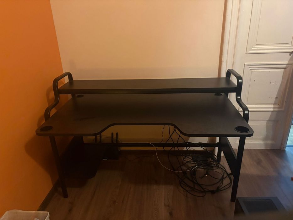 Birou negru gaming impecabil