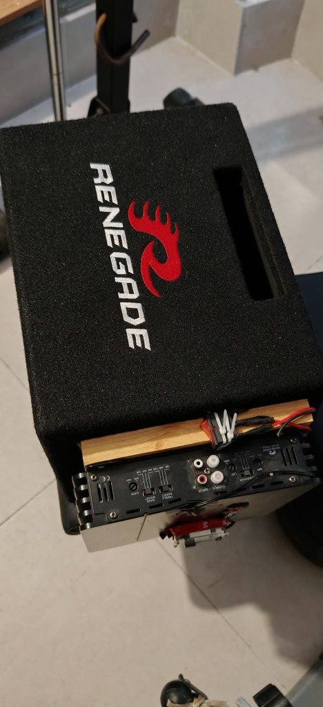 Бас каса Renegade RBK550 + Усилвател