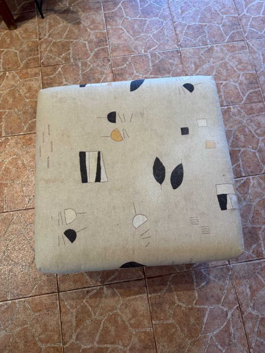 Диван тройка 200см и две табуретки