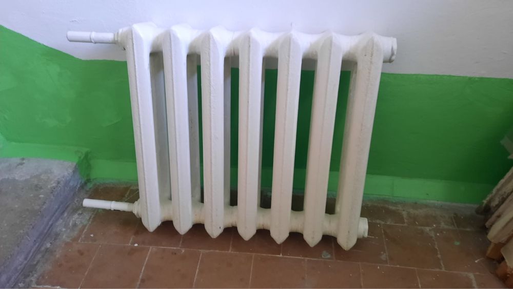 Продам чугунный радиатор отопления