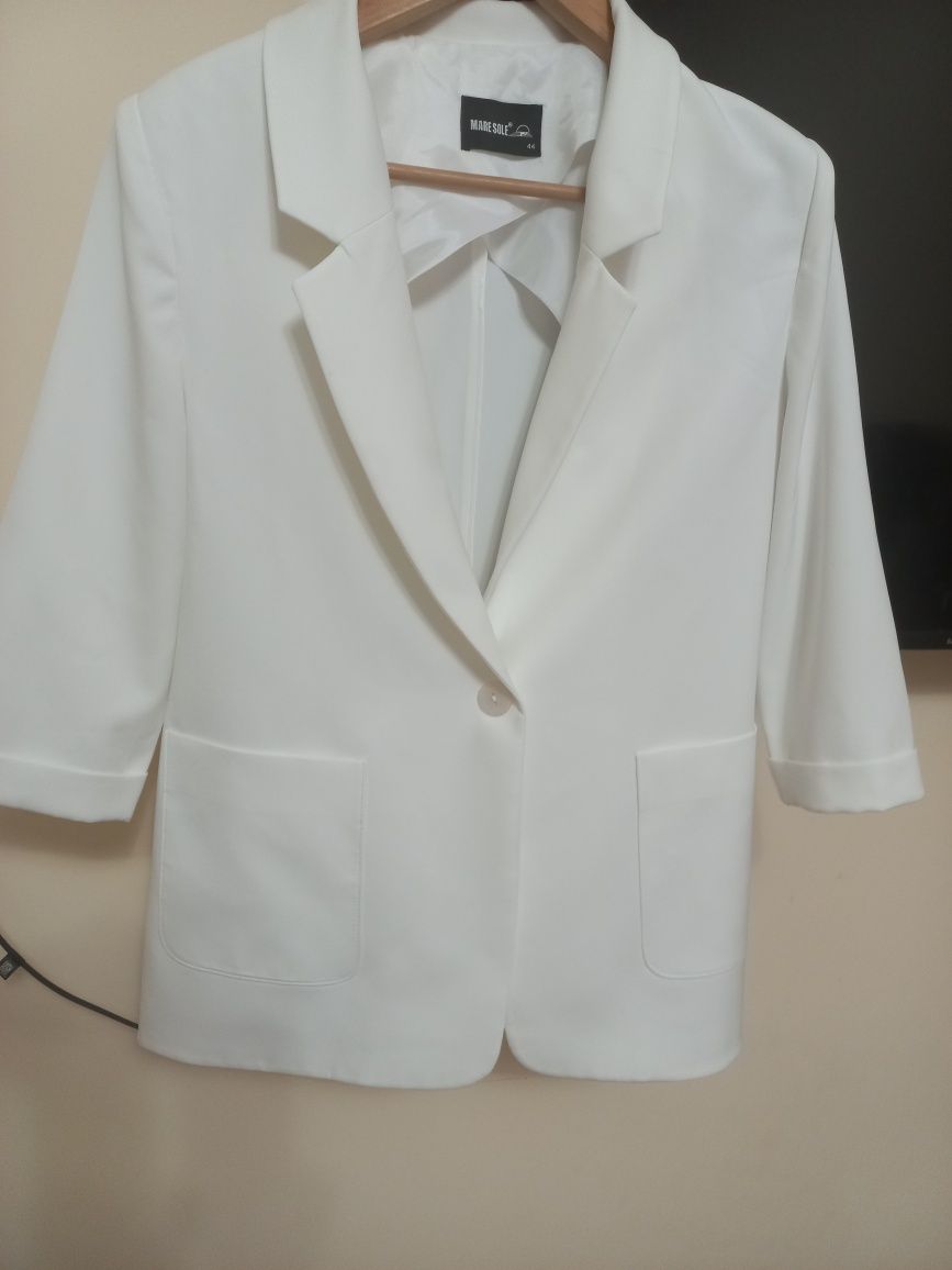 Белый пиджак пройзводства  Турция  размер 50