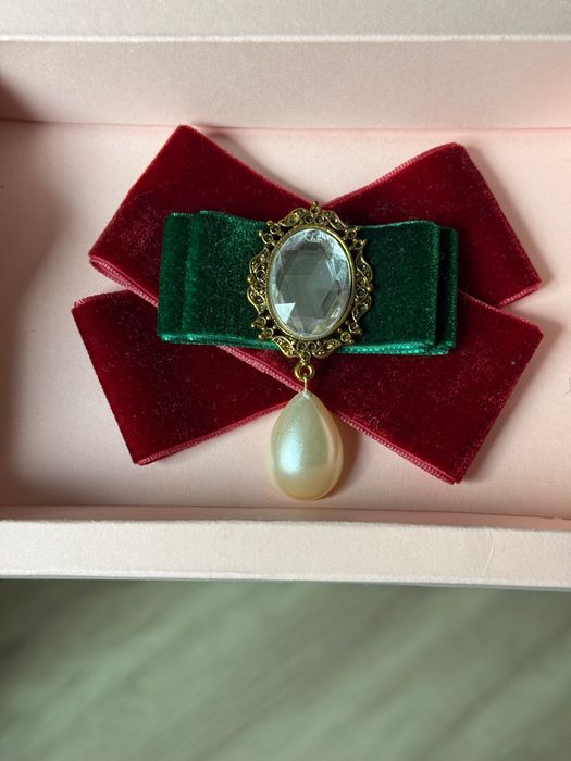 Елегантни брошки