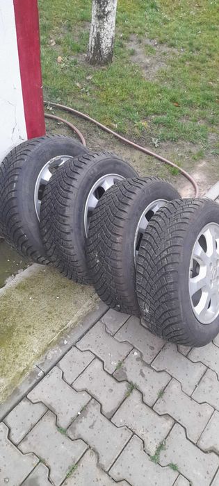 Vand 4 roti complete de iarna opel 195/60/r15 in stare foarte bună