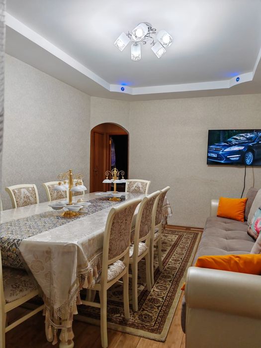 Срочно продам стол и стулья