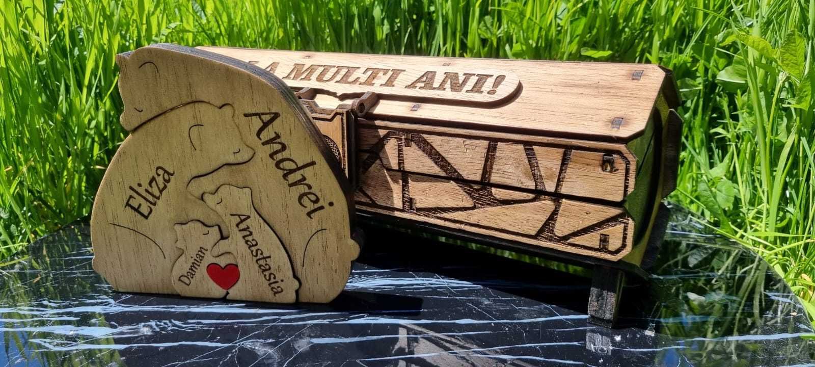 "Eleganță și Personalizare: Gravuri și Cadouri din Lemn"
