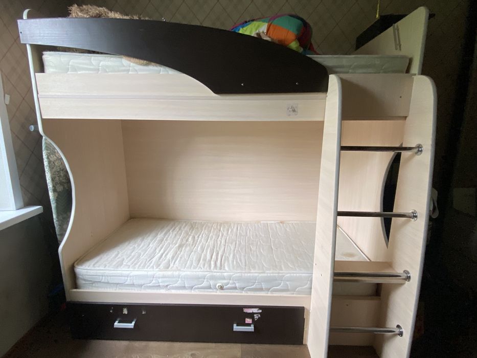 Продам кровать даухъяростную кровать