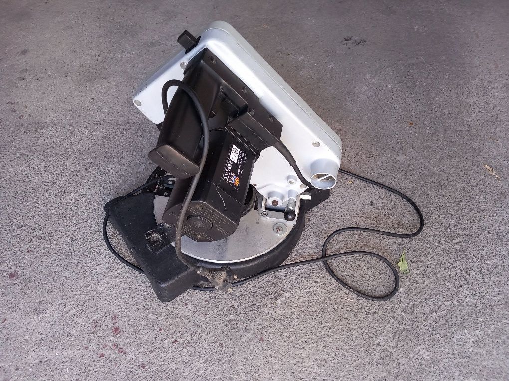 Немска Пендула ф210мм. Повдигащ Циркуляр 1050W Top Craft
