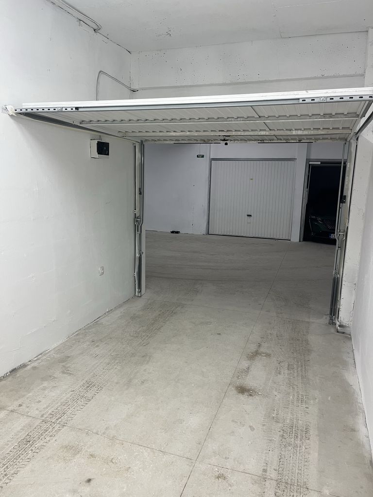 Дава се под наем Гараж / Паркомясто в София, Дървеница - 17 кв.м за 102 € - Снимка #1